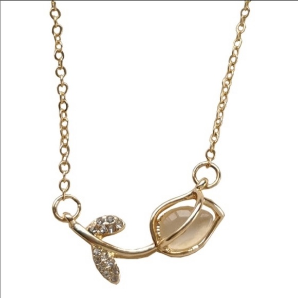 ‼️FINAL PRICE‼️ONLY ONE LEFT! Dainty Rose Necklace with Studded Leaves - Picture 3 of 6